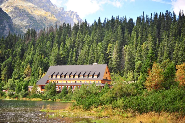 Maison Bois Sur Lac Popradske Dans Forêt Hautes Tatras Slovaquie — Photo