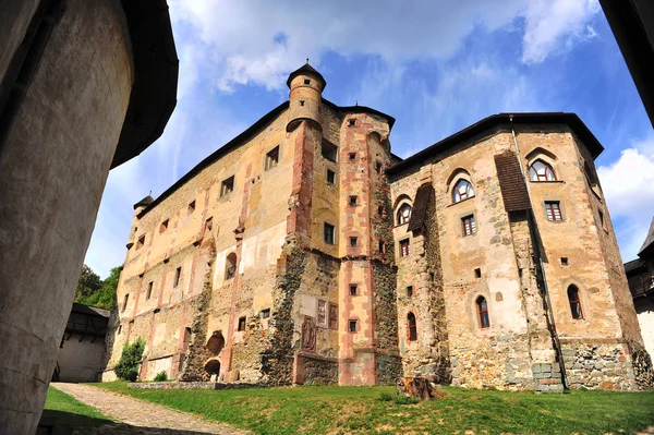 Facciata Del Vecchio Castello Nella Città Banska Stiavnica Slovacchia — Foto Stock