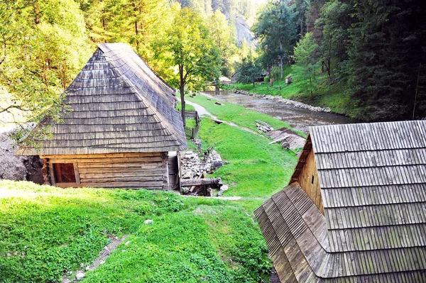 Tatras Slovakya Nın Küçük Köyde Geleneksel Ahşap Evler — Stok fotoğraf