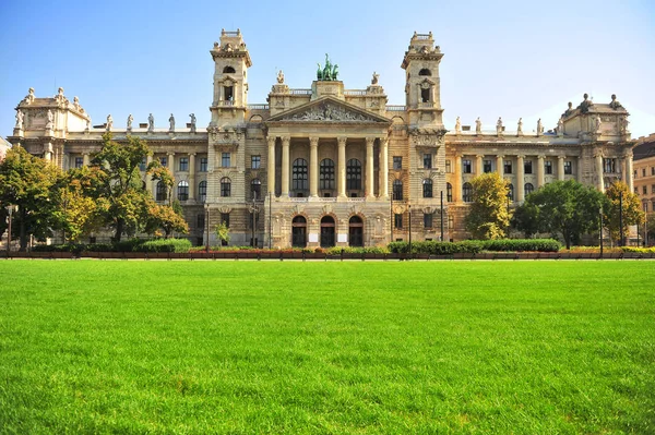 Fasad Ungerska Etnografiska Museet Budapest — Stockfoto