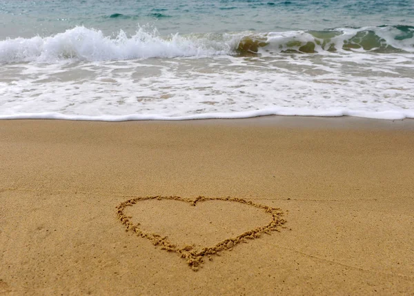 Hart Vorm Handschrift Teken Aan Het Zandstrand — Stockfoto