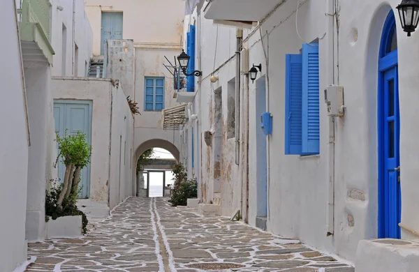 Rua Estreita Típica Paros Cidade Velha Cíclades Grécia — Fotografia de Stock