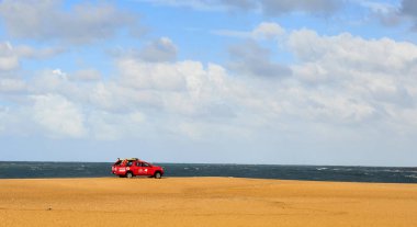 Nasıra sahilinin yanından giden cankurtaranlar, Portekiz 
