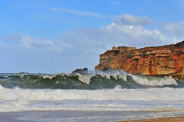 Velké vlny na pláži Nazty — Stock fotografie