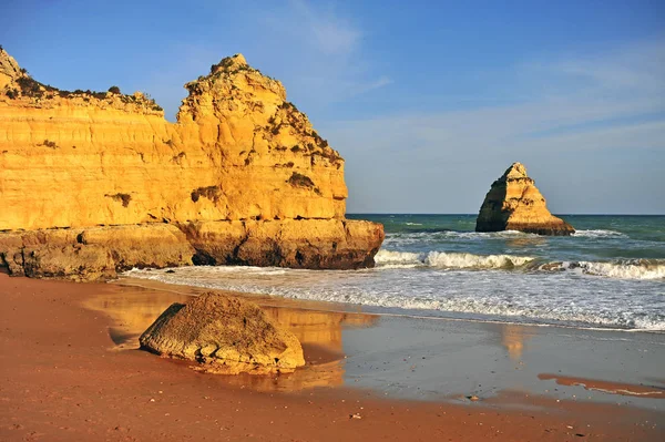 Acantilados escénicos en la playa de Camilo, Lagos — Foto de Stock