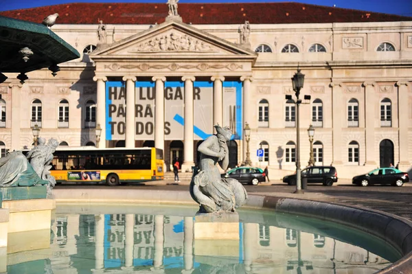 Statua davanti al Teatro Nazionale Dona Maria II — Foto Stock