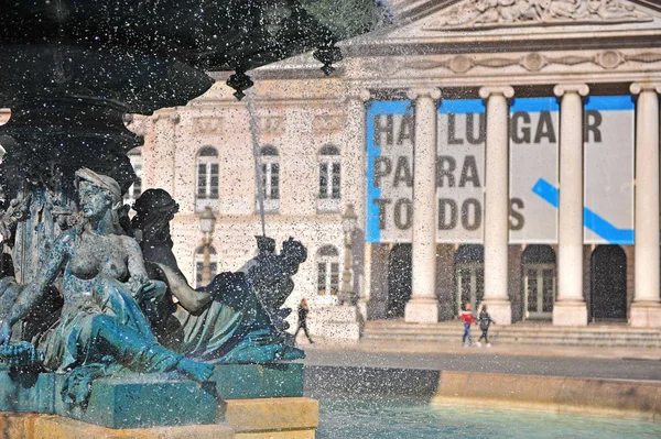 Facade of National theatre with fountain water drops on Rossio, — Stock Photo, Image