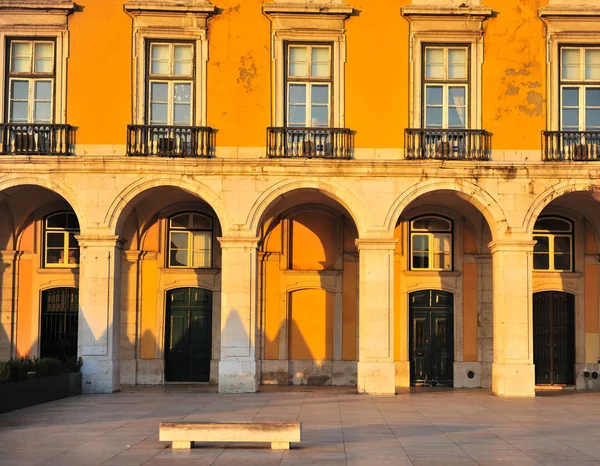 Fachada de edificio en Plaza de Comercio —  Fotos de Stock