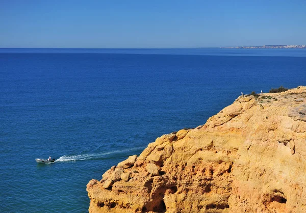 Barco de velocidad en el agua de mar — Foto de Stock