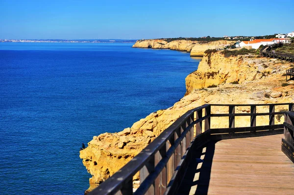 Hermosa vista de la costa portuguesa en Carvoeiro — Foto de Stock