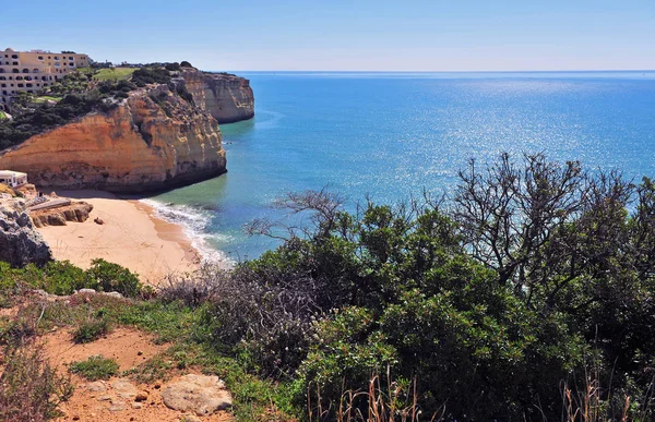 Vue de dessus de la plage pittoresque de Carvoeiro — Photo