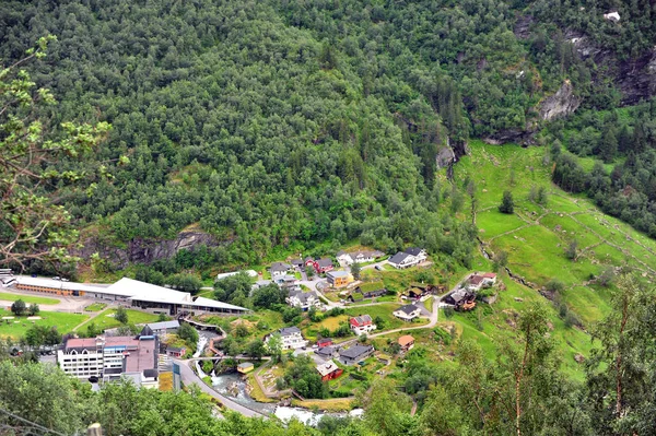 Luftaufnahme des Geiranger-Dorfes am Fjord — Stockfoto