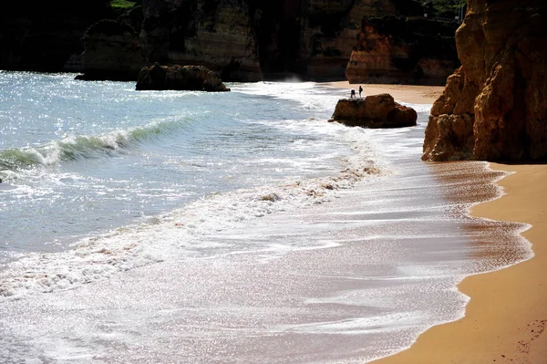 Wellen am Strand von dona ana, lagos — Stockfoto