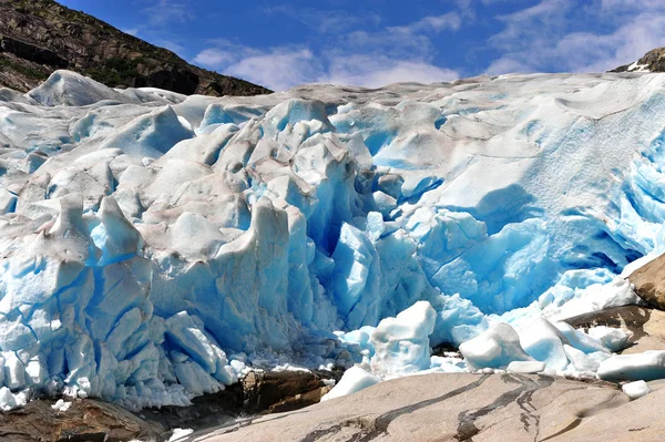 Geweldig close-up uitzicht op de Nigardsbreen-gletsjer — Stockfoto