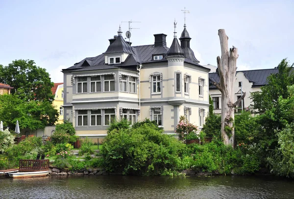 Altes traditionelles gebäude im zentrum von orebro — Stockfoto