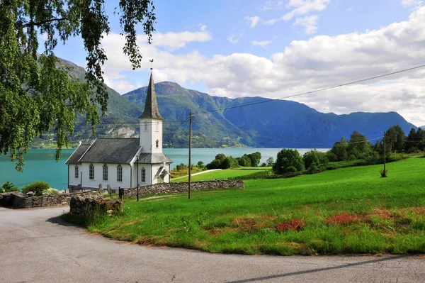 Traditional scandinavian church at the lake — Stock Photo, Image