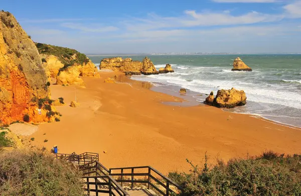 Vue du dessus de la plage de rochers de Santa Ana au Portugal — Photo