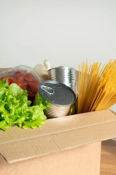 Caja Llena Comida Sobre Fondo Aislado Caja Hay Verduras Frutas — Foto de Stock