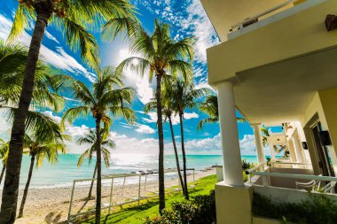 Varadero, Küba, Paradisus Varadero resort, Eylül 2, 2018, güzel, büyüleyici, muhteşem güzel güneşli plaj ve sakin okyanus yakın yapı ayakta görünümünden