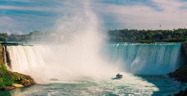 Niagara Şelalesi, Ontario, Kanada, 31 Temmuz 2019, Niagara At Nalı Şelalesi 'nin muhteşem manzarasını davet ediyor. 