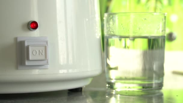 Producción Agua Limpia Alcohol Hogar Mesa Laboratorio Químico Destilador Para — Vídeos de Stock