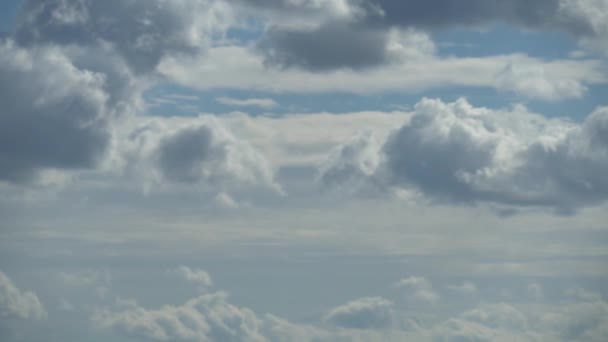 Alleen Lucht Prachtig Panorama Van Blauwe Lucht Met Witte Wolken — Stockvideo