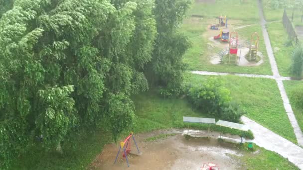 Starkregen Sommer Der Stadt Blick Von Oben Auf Grünen Innenhof — Stockvideo