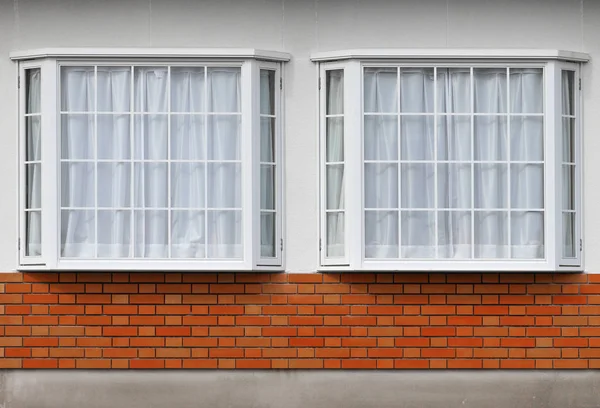 Сучасне Скляне Вікно Цегляним Блоком Фоні Стіни Цементного Фасаду — стокове фото