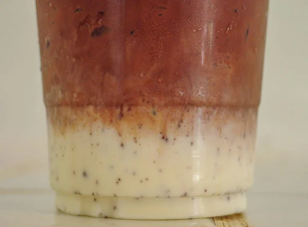 Susu Coklat Minum Gelas Plastik — Stok Foto