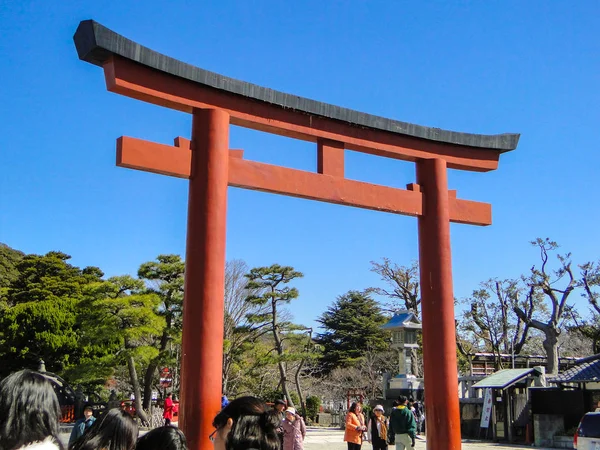 2011 Marzo Kamakura Japón Torii Rojo Puerta Tsuruoka Hachimangu Con — Foto de Stock