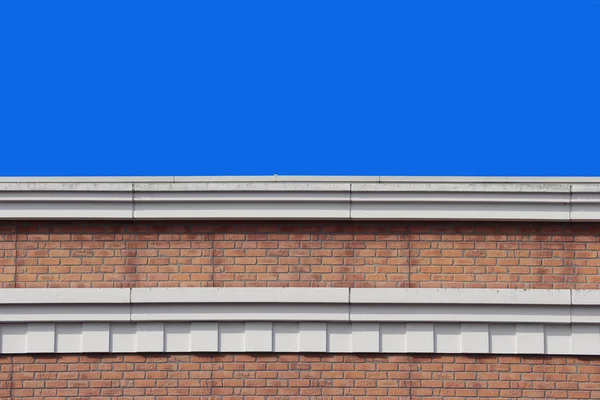Верхня Частина Високої Цегляної Стекової Конструкції Стіни Прозорим Блакитним Фоном — стокове фото