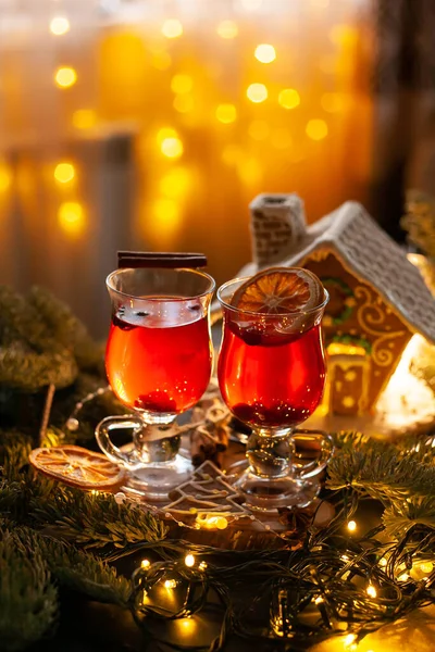 Noel havası hala sıcak kırmızı baharatlı içeceklerle dolu..