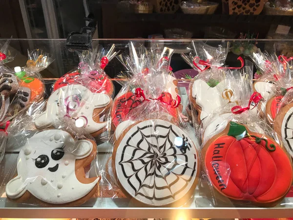 Variété Biscuits Décorés Dans Style Halloween Dans Vitrine Pâtisserie — Photo
