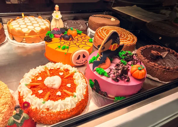 Variété Gâteaux Décorés Dans Style Halloween Dans Vitrine Pâtisserie — Photo