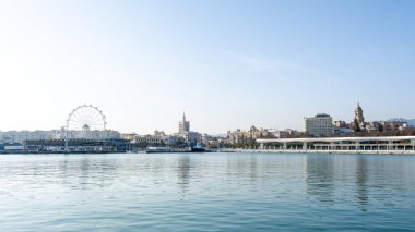 Dock bağlantı noktası Malaga güneşli bir günde. Andalucia, İspanya