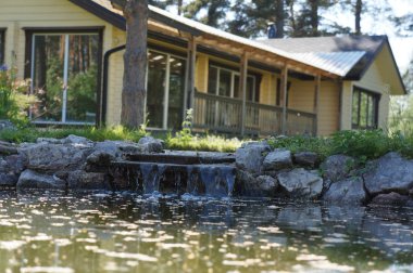 Bahçede Cascade şelale gölet