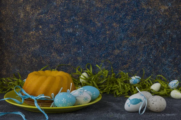 Easter Bread Green Plate Painted Easter Eggs Dark Stone Table — Stock Photo, Image