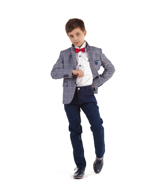 Moda Infantil Menino Uma Jaqueta Elegante Laço Vermelho Isolado Fundo — Fotografia de Stock