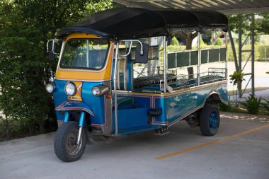 Mavi Tuk Tuk, Tayland'da Tay geleneksel taksi.