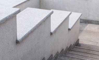 Şehir merdivenden bir gri taş ve granit. Şehirde bir merdiven. 