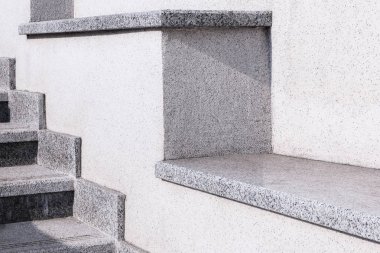 Şehir merdivenden bir gri taş ve granit. Şehirde bir merdiven. 