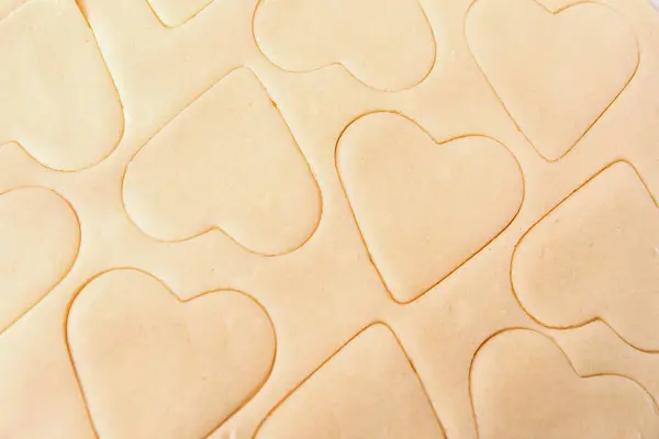 Dough for cookies. A mold for cutting cookies in the form of heart. St. Valentine's Day. Top view — Stock Photo, Image