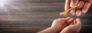 Baba 'nın Eski Altın Anahtarı Çocuğa Vermesi - Miras