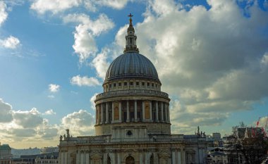 Londra'nın merkezindeki St Paul Katedrali