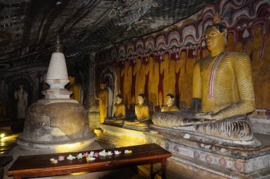 Dambulla altın tapınak dünya mirası olduğunu. 153 Buda heykelleri. Sri Lanka