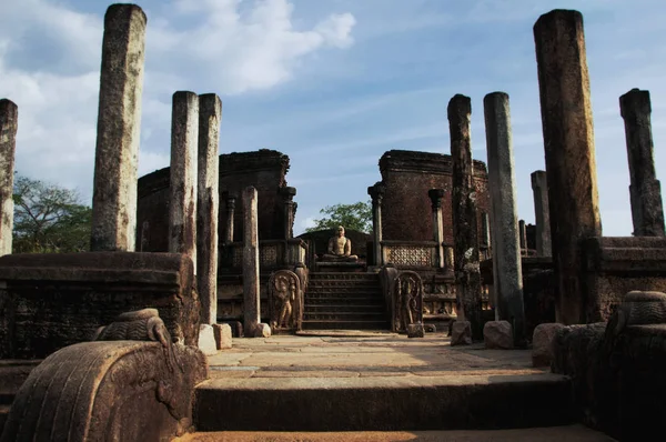 El Vatadage Polonnaruwa - antigua estructura budista. Unesco antigua ciudad de Polonnaruwa, Sri Lanka — Foto de Stock