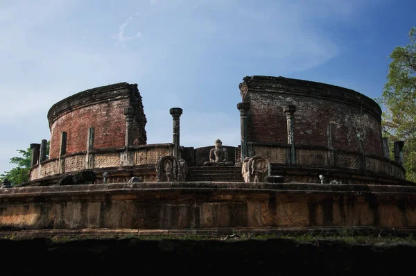 El Vatadage Polonnaruwa - antigua estructura budista. Unesco antigua ciudad de Polonnaruwa, Sri Lanka — Foto de Stock