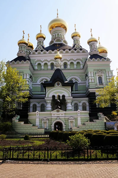 Katedra Nikolaev-prawosławna świątynia w Kijowie, główny budynek kompleksu Pokrovsky klasztor. — Zdjęcie stockowe