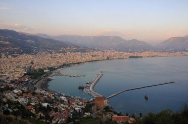 Alanya yarımadasındaki Kızıl Kule kulesinden tersane, Antalya ilçesi, Türkiye
