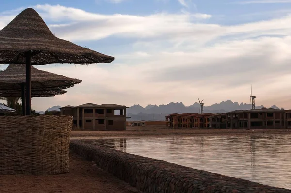 Hurghada Kızıldeniz kıyısında yeni otellerin inşaatı